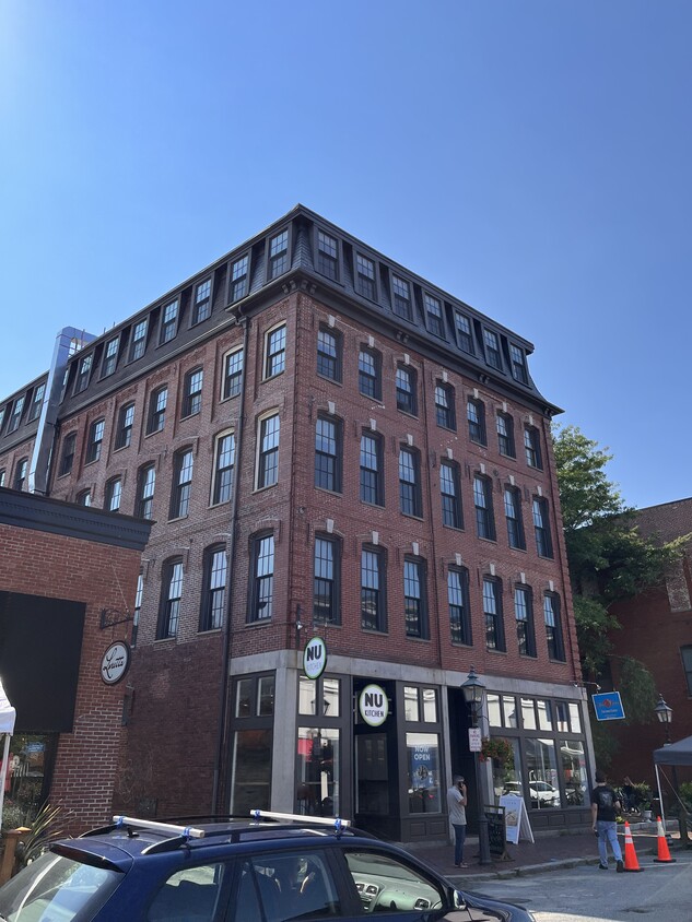 Primary Photo - 19 Pleasant St