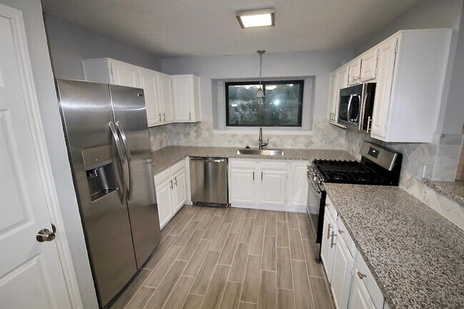 Building Photo - 21410 Bassbrook Dr