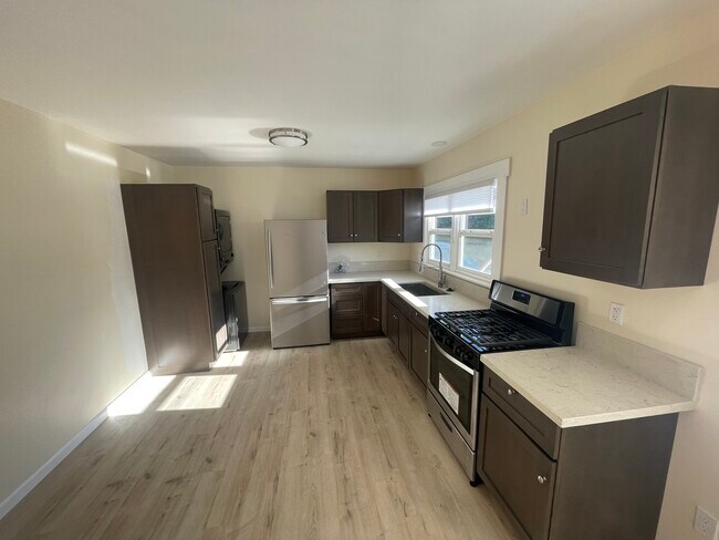 Kitchen - 1720 San Pascual St