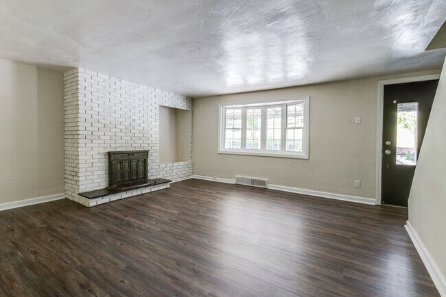 Building Photo - Available July- 3 Bedroom Home w/ Deck & Central a/c !