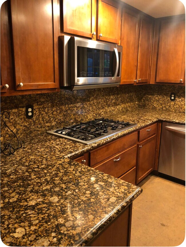 Building Photo - 41931 Brownstown Dr