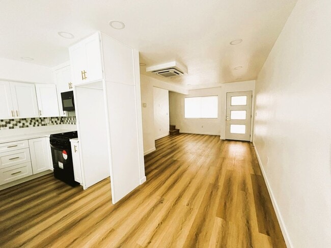 Building Photo - 13811 La Pat Pl