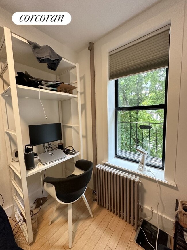 Foto del edificio - 326 W 47th St