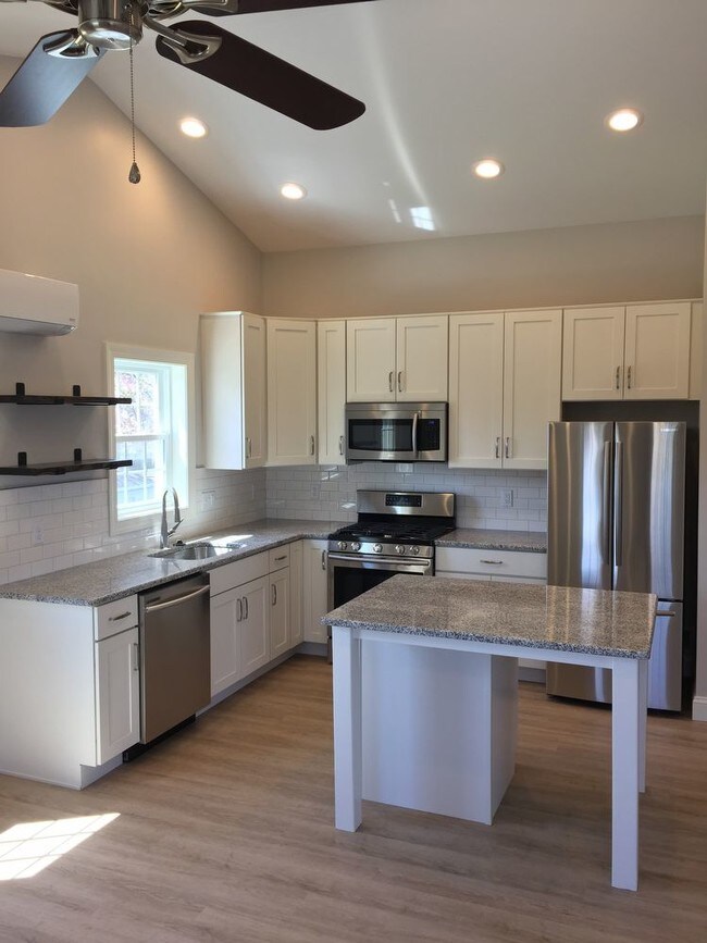 Foto del edificio - 340 N George St - Brand New Construction