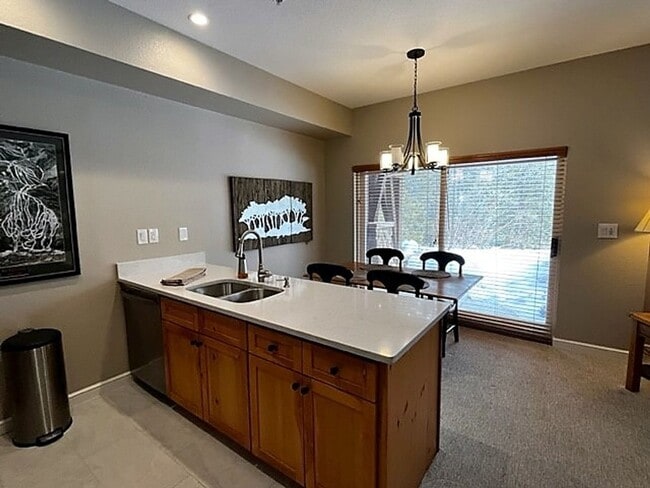 Building Photo - Winter Seasonal Rental- Seasons #1837