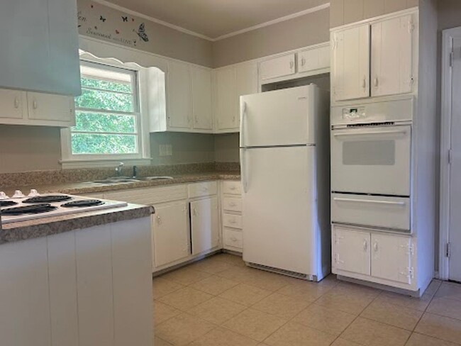 Building Photo - 3 Bed 2 Bath in Decatur!