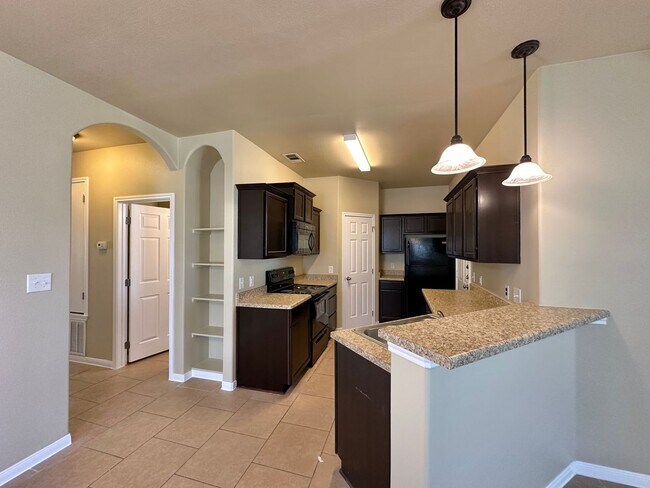 Foto del edificio - 1300 Loyal Ln