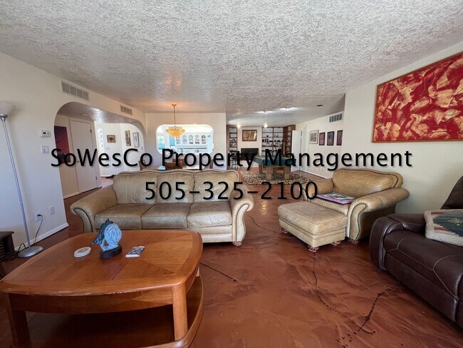 Foto del edificio - FULLY FURNISHED 4 Bedroom 2 Bath with Breathtaking Views