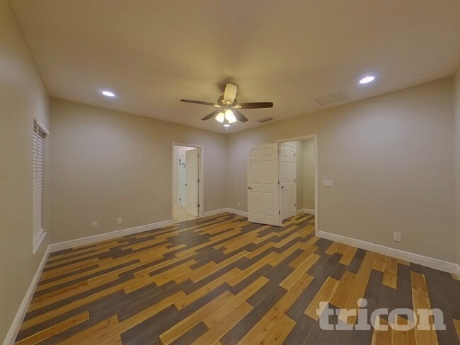 Foto del edificio - 9229 Halsey Dr