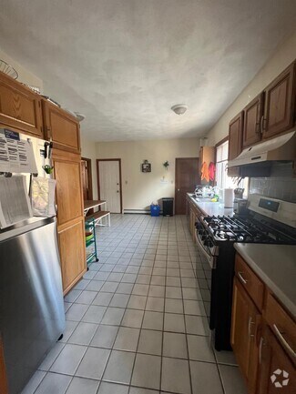 Building Photo - 51 Elm St