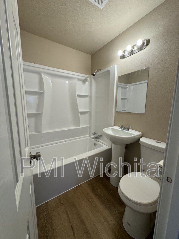 Foto del edificio - 2560 N Wellington Pl