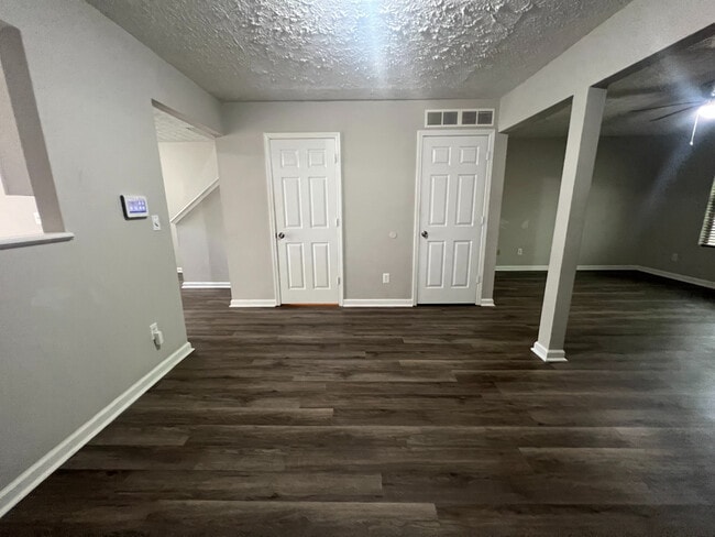Building Photo - Room in Townhome on Waldrop Ln