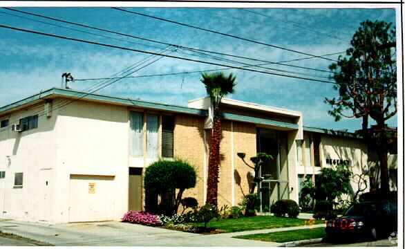 Primary Photo - Regency Apartments