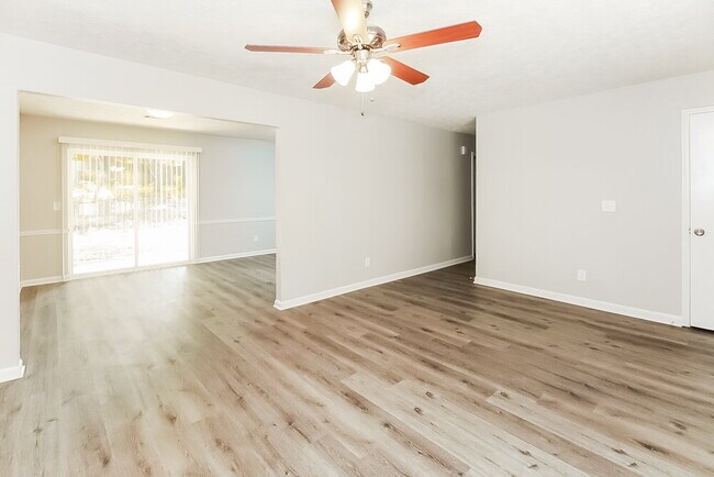 Foto del edificio - 300 N Meade Dr