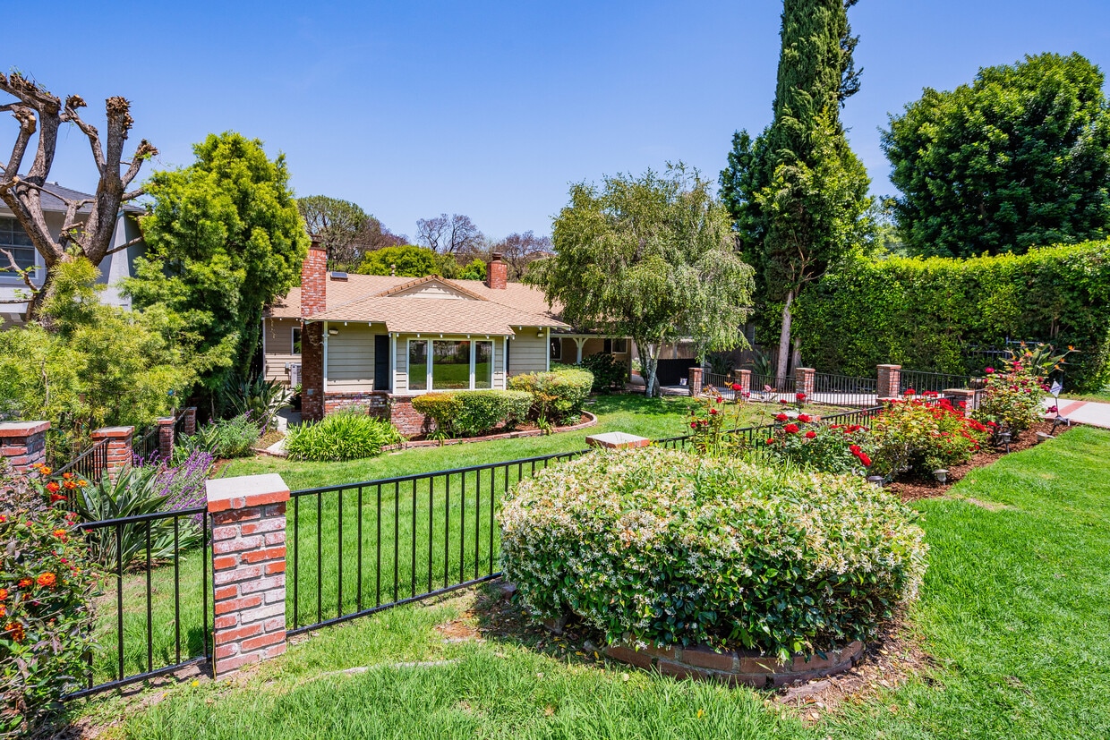14151 Valley Vista Blvd, Sherman Oaks, CA 91423 House Rental in