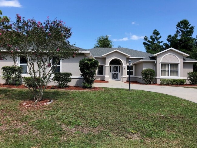 Foto del edificio - Large 3 Bedroom/2 Bathroom Single Family Home