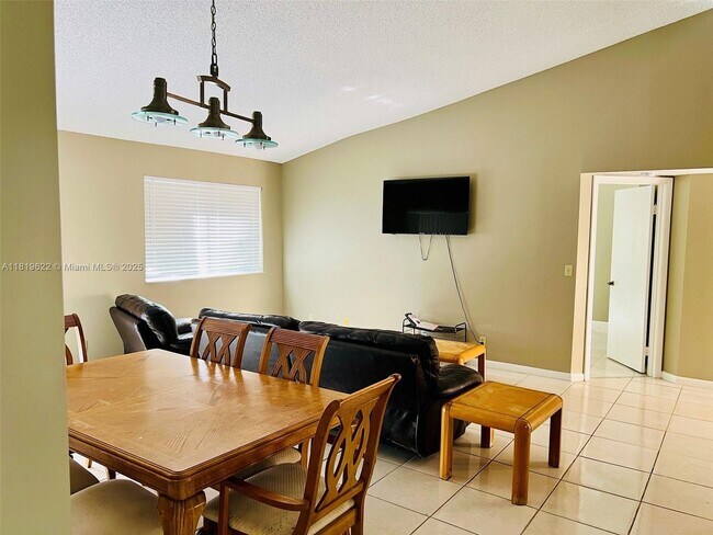Foto del edificio - 9701 Westview Dr
