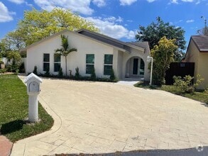 Building Photo - 3301 SW 114th Ct