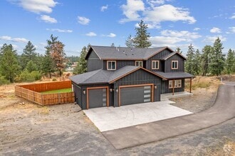 Building Photo - 3895 W Grandview Ave