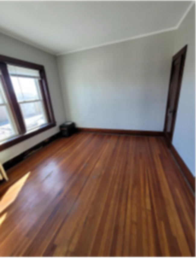 Foto del edificio - 211 N Maple St