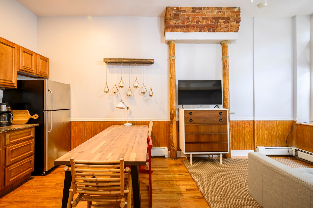 Welcoming Dining Area - 134 Coles St