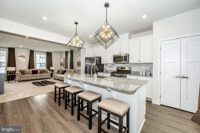 Foto del edificio - 324 Pemberton Park Ln