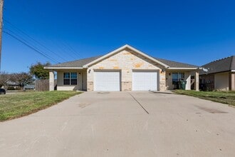 Building Photo - 2930 Saulsbury Dr