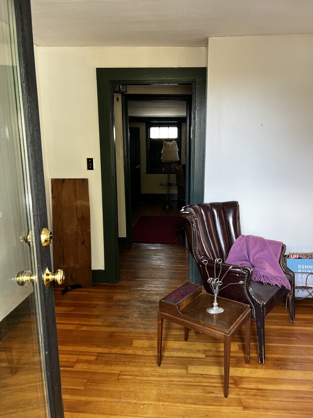 Primary Photo - 85 Main St