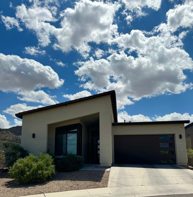 Building Photo - 835 E Hopi Trl