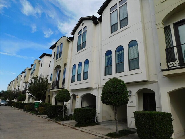 Foto del edificio - 3125 Fairdale Oaks E