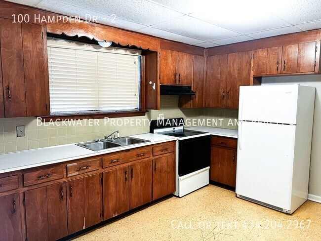 Foto del edificio - 100 Hampden Dr