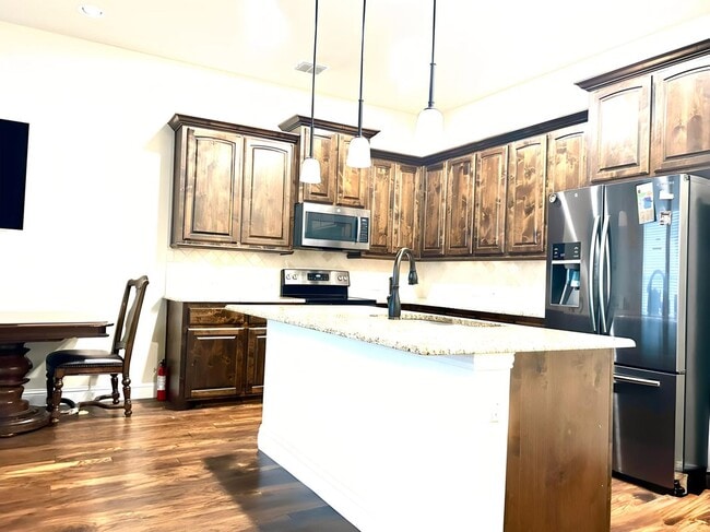 Building Photo - 1224 Pebblebrook Dr