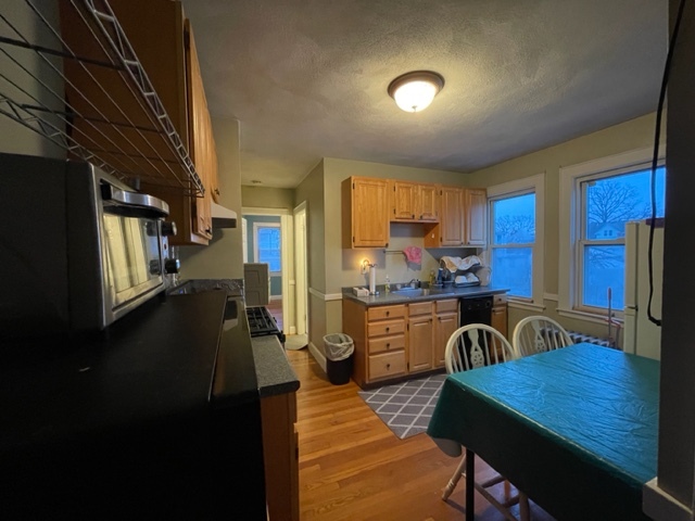 Furnished shared kitchen - 53 Germain Ave