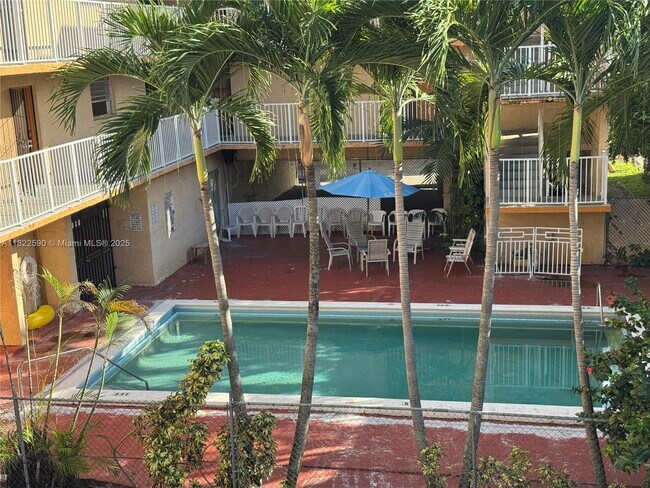 Foto del edificio - 1085 W 68th St