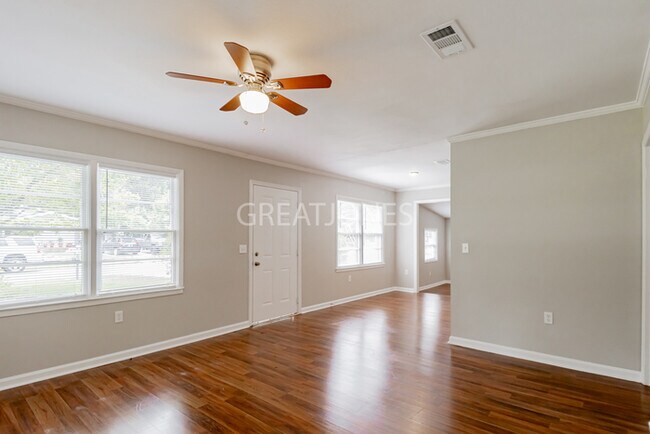 Building Photo - NOW OFFERING $250 OFF FIRST FULL MONTH IF ...