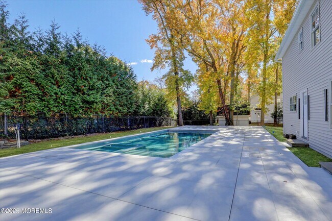 Foto del edificio - 243 Woodcrest Rd