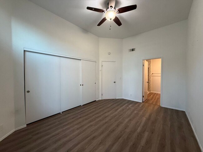 Foto del edificio - 90 Cherry Ridge Ln