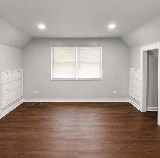 Building Photo - 14305 Irving Ave Unit 2