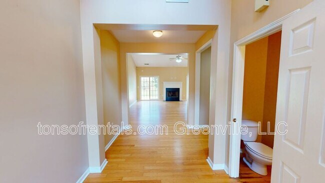 Foto del edificio - 467 N. Sweetwater Hills Drive