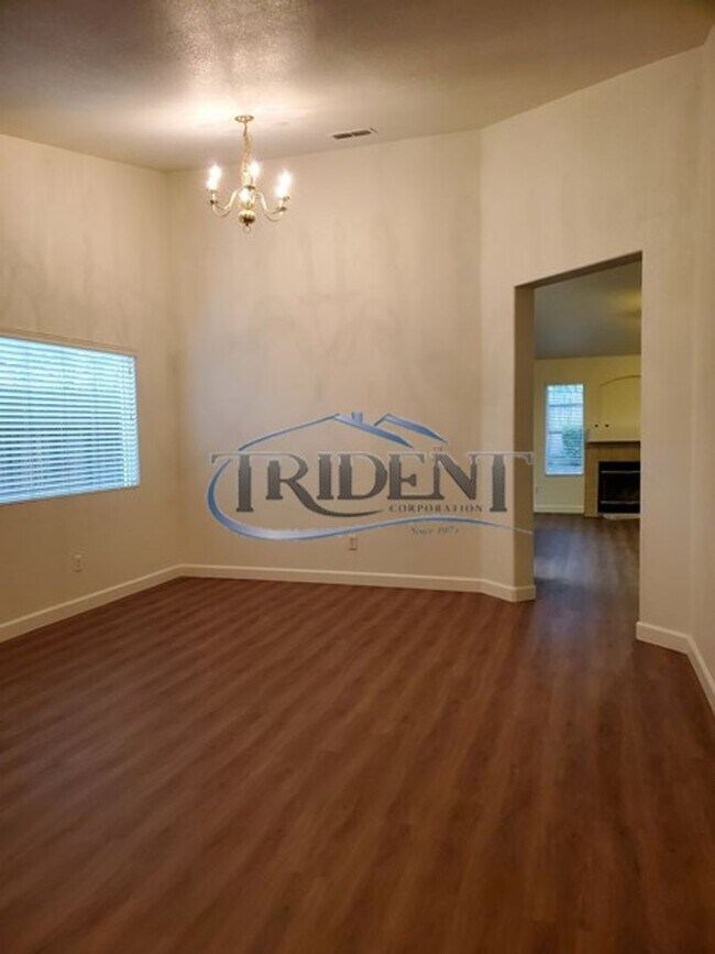 Foto del edificio - 4 bedroom 2 bath near schools and parks