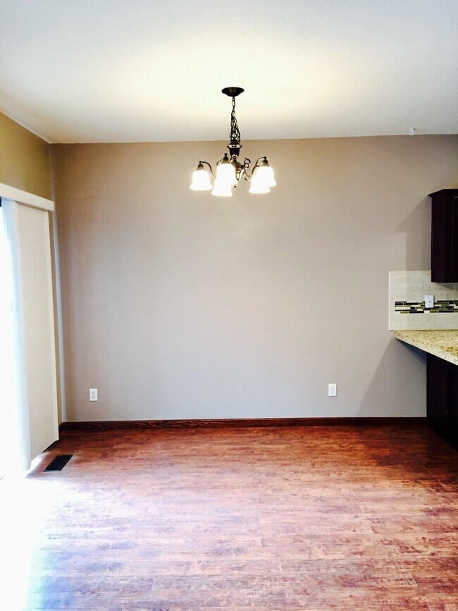 Building Photo - Spacious 4-Bedroom Home in Central Vancouv...