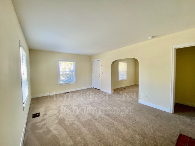 Building Photo - 4608 Montview Dr