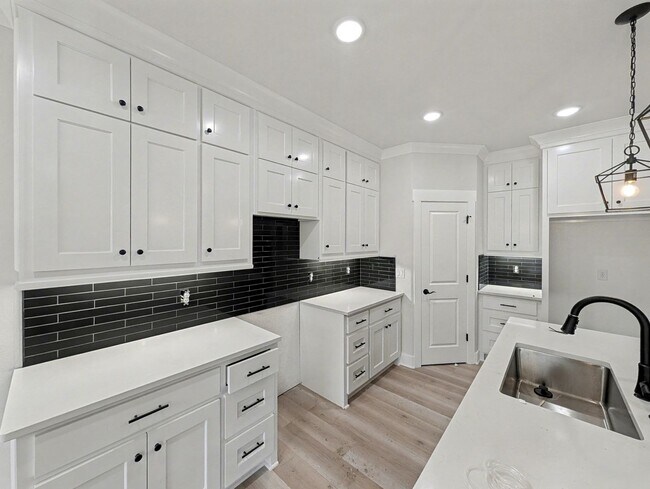 Foto del edificio - Beautiful New Build with Style