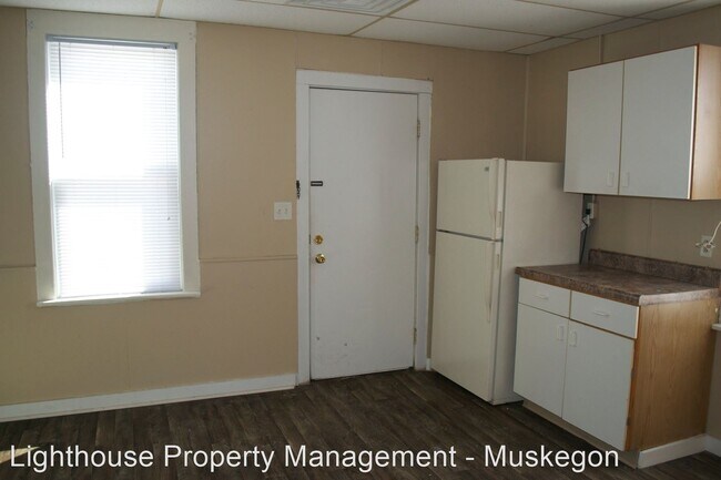 Building Photo - 2063 Estes St
