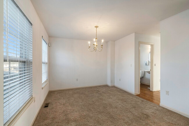 Building Photo - 36405 Newberry Estates Dr