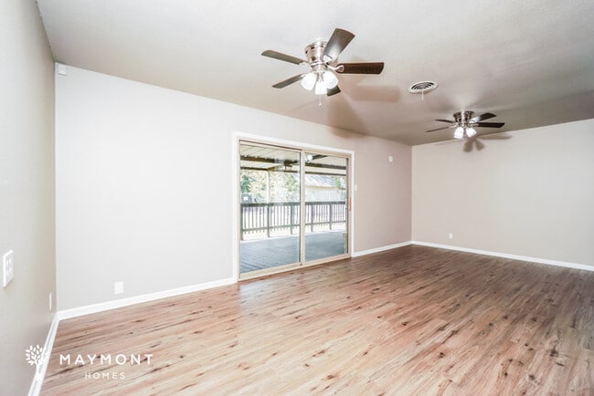 Building Photo - 906 Olney Dr