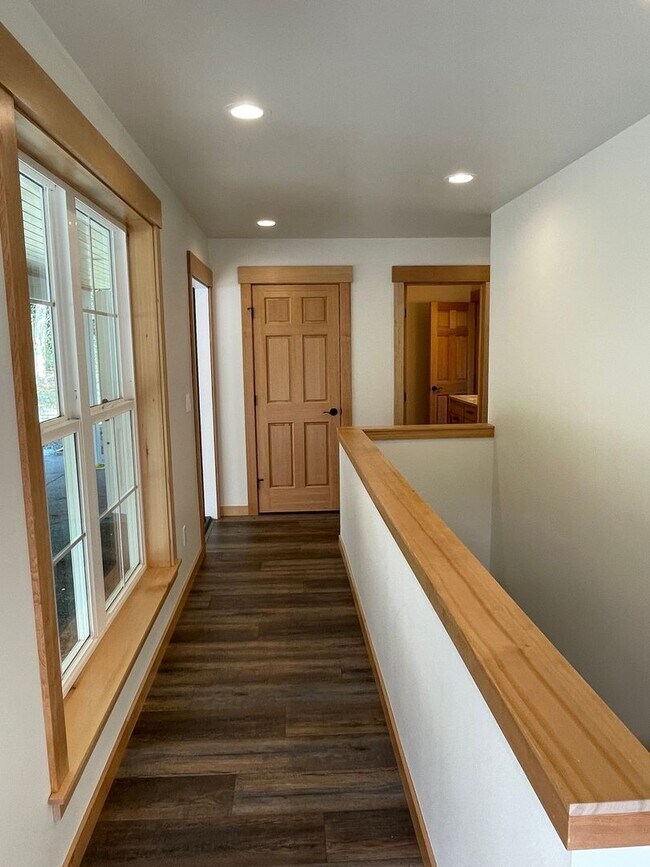 Foto del edificio - Lovely Pet Friendly Home at Honeymoon Lake!