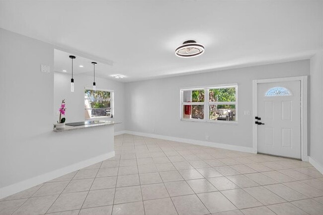 Building Photo - 510 SW 15th St