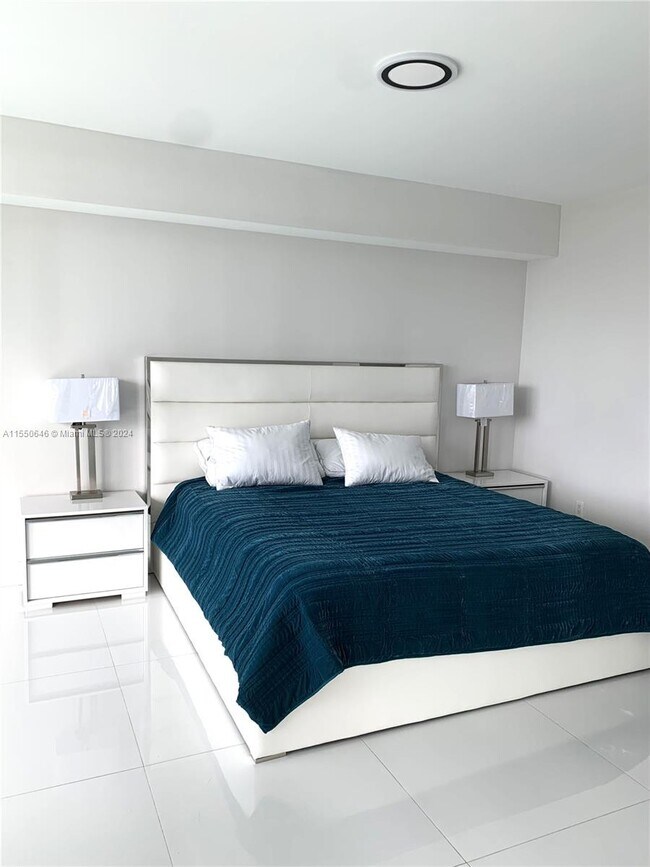 Building Photo - 400 Sunny Isles Blvd