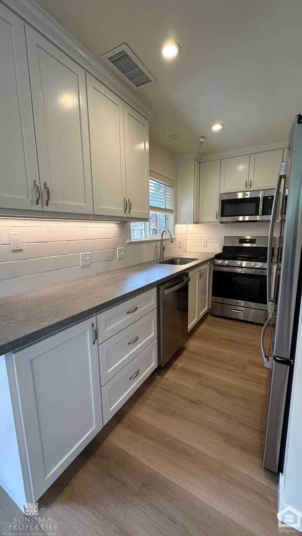 Building Photo - Remodeled 2 Bedroom Sonoma Home